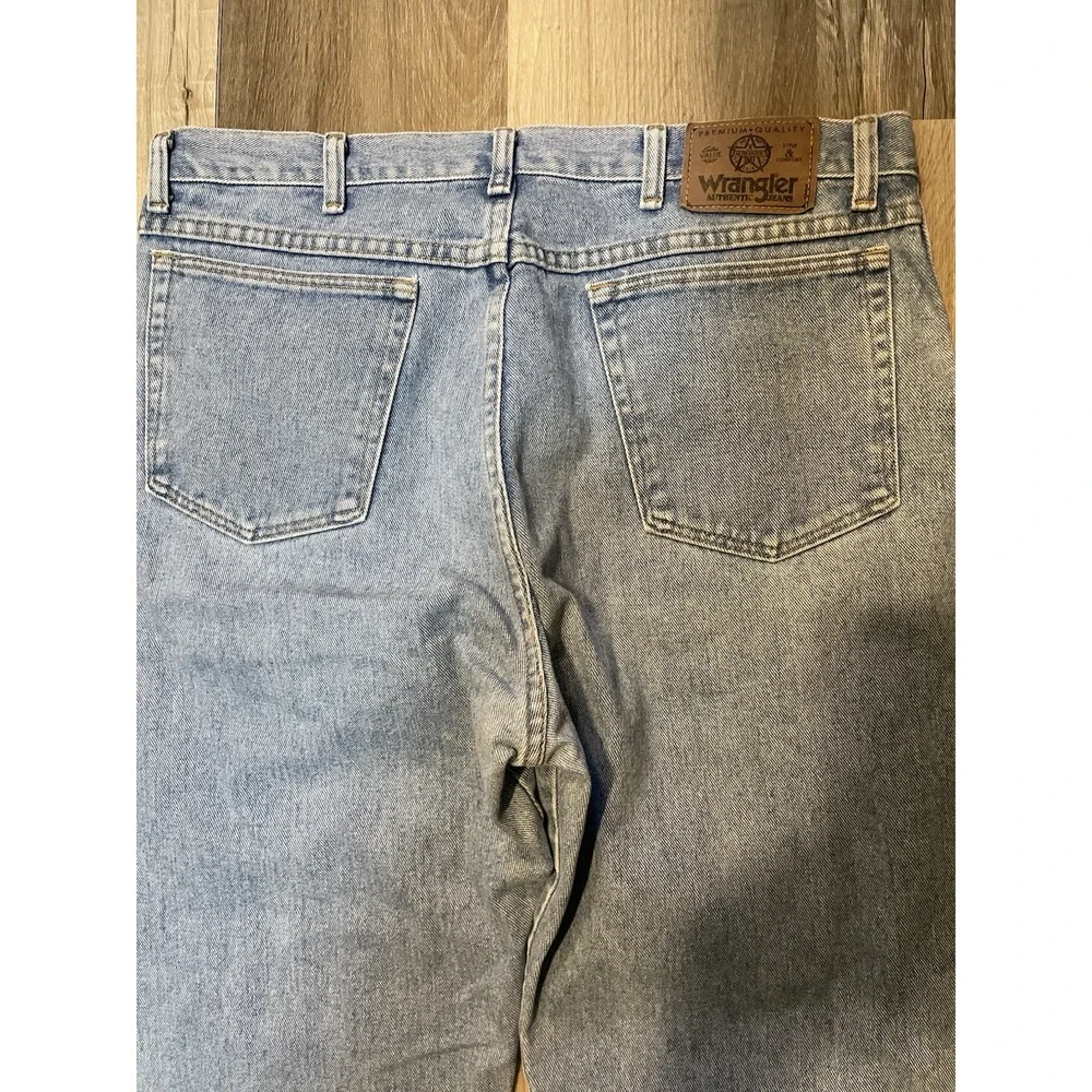 Wrangler Men's Jeans -Premium Quality- Light Wash Denim Blue Size 36x34 Regular